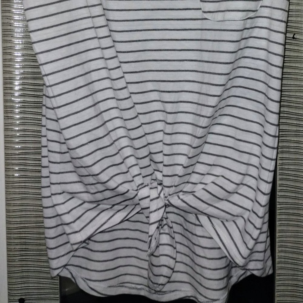 Size medium tank top. Super cute.